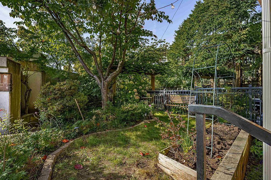 107 1633 Mackay Avenue North Vancouver, BC - 32