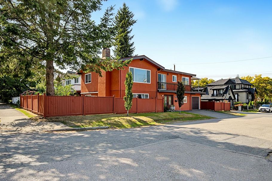 1090 E 35th Avenue Vancouver, BC - 25