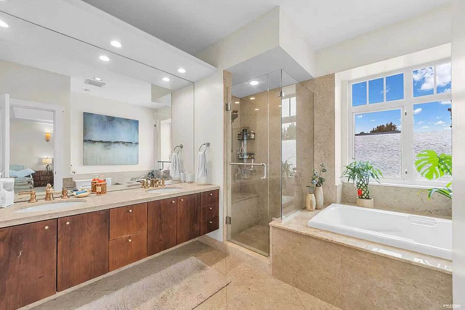 2483 W 22nd Avenue Vancouver, BC - 22