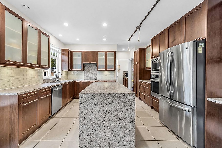 2483 W 22nd Avenue Vancouver, BC - 12