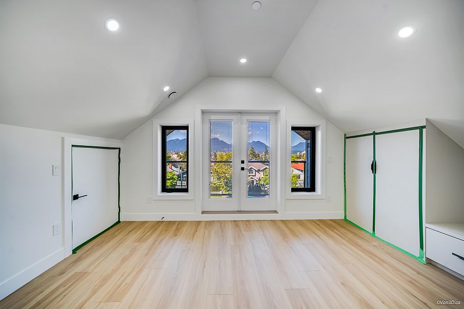 1 2636 Mcgill Street Vancouver, BC - 26