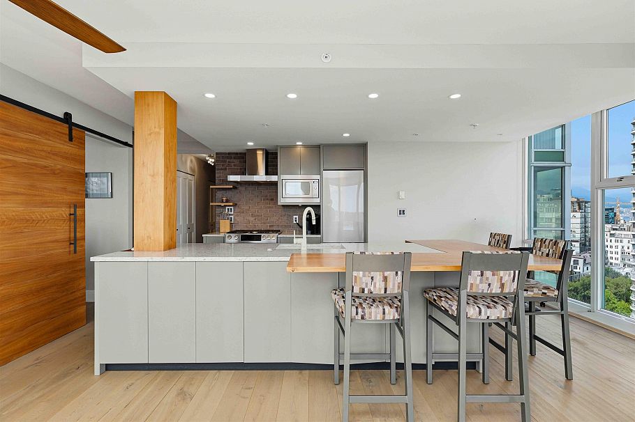 2908 193 Aquarius Mews Vancouver, BC - 12