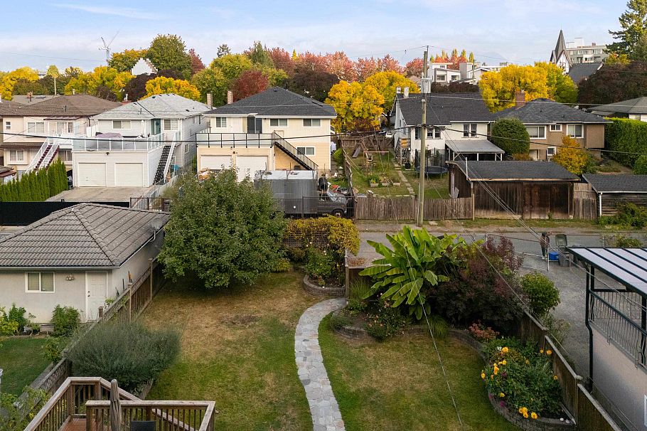 841 E 21st Avenue Vancouver, BC - 39