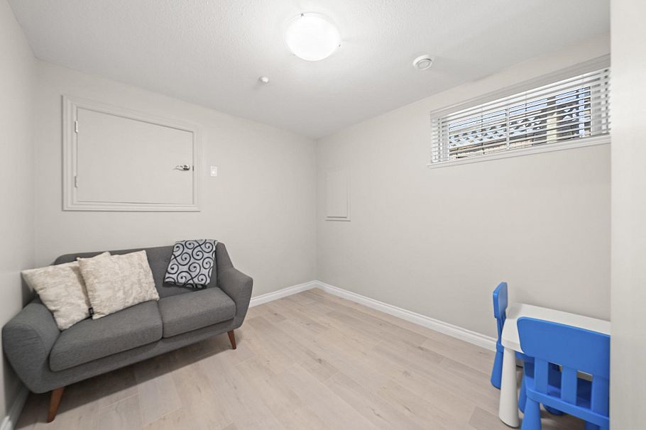 1252 E 11th Avenue Vancouver, BC - 25