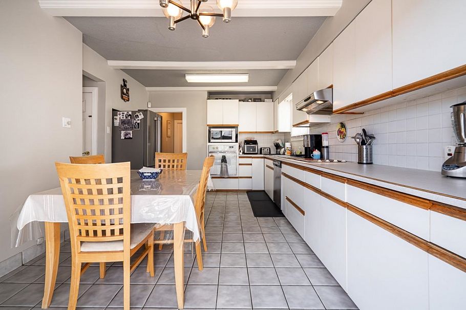 2964 E 4th Avenue Vancouver, BC - 7