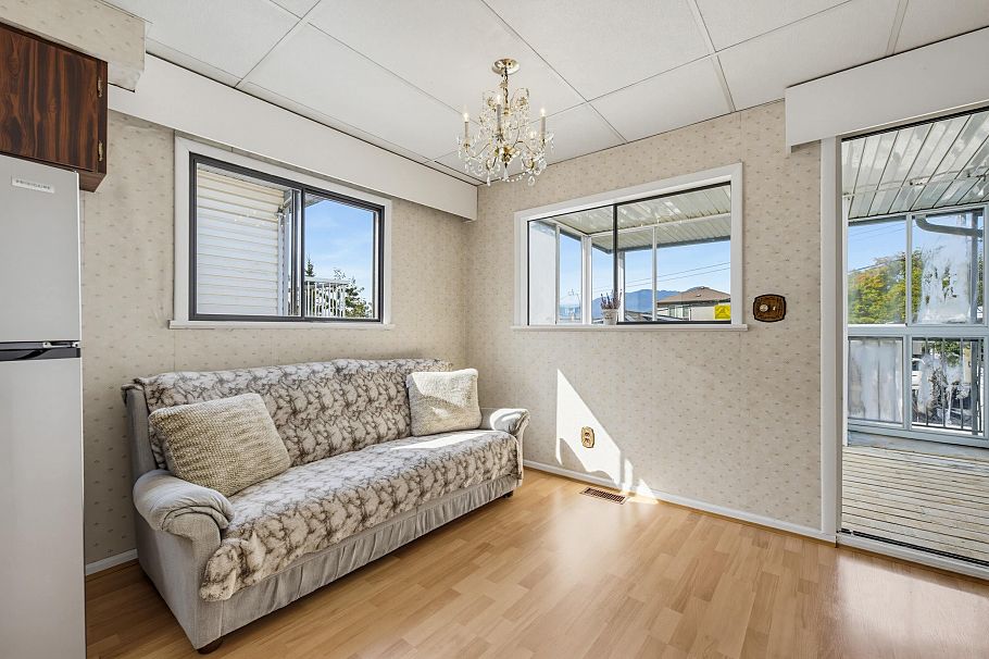 3587 Triumph Street Vancouver, BC - 18