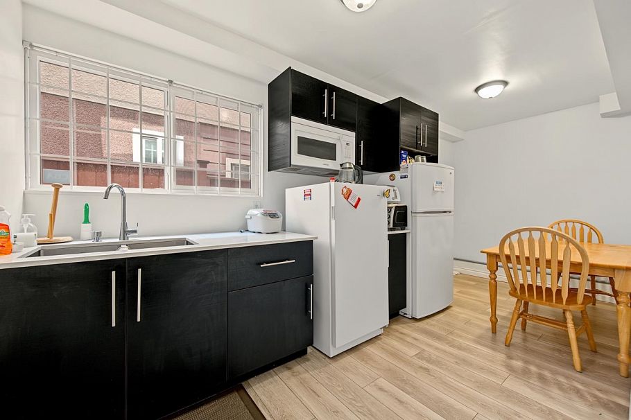 1090 E 35th Avenue Vancouver, BC - 21