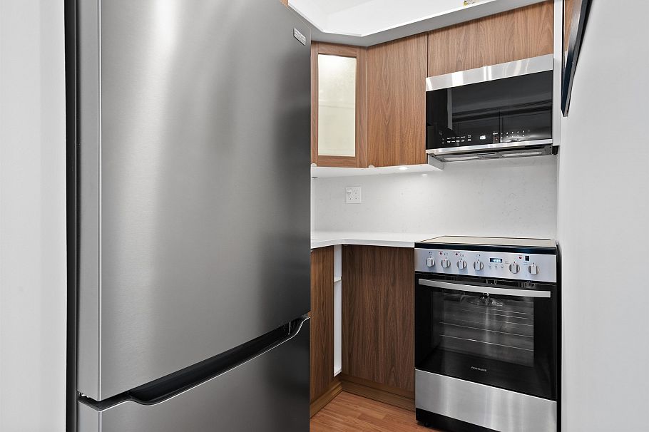 210 2450 Cornwall Avenue Vancouver, BC - 11