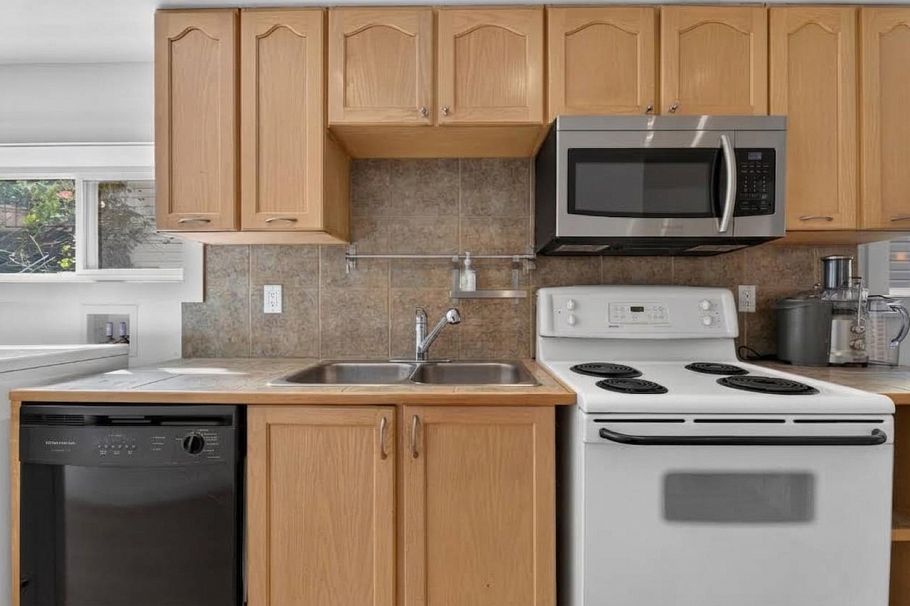 2218 E 11th Avenue Vancouver, BC - 26