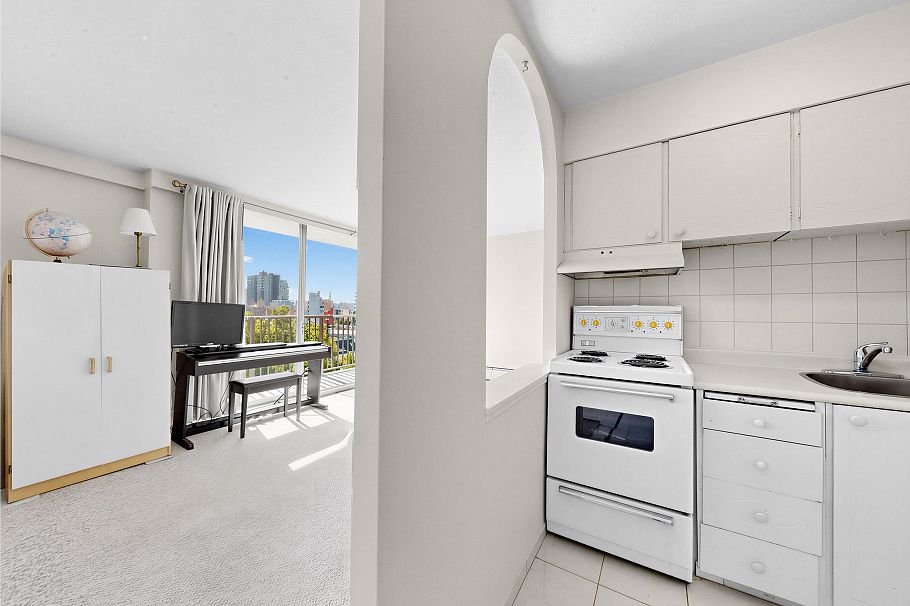 906 1251 Cardero Street Vancouver, BC - 8