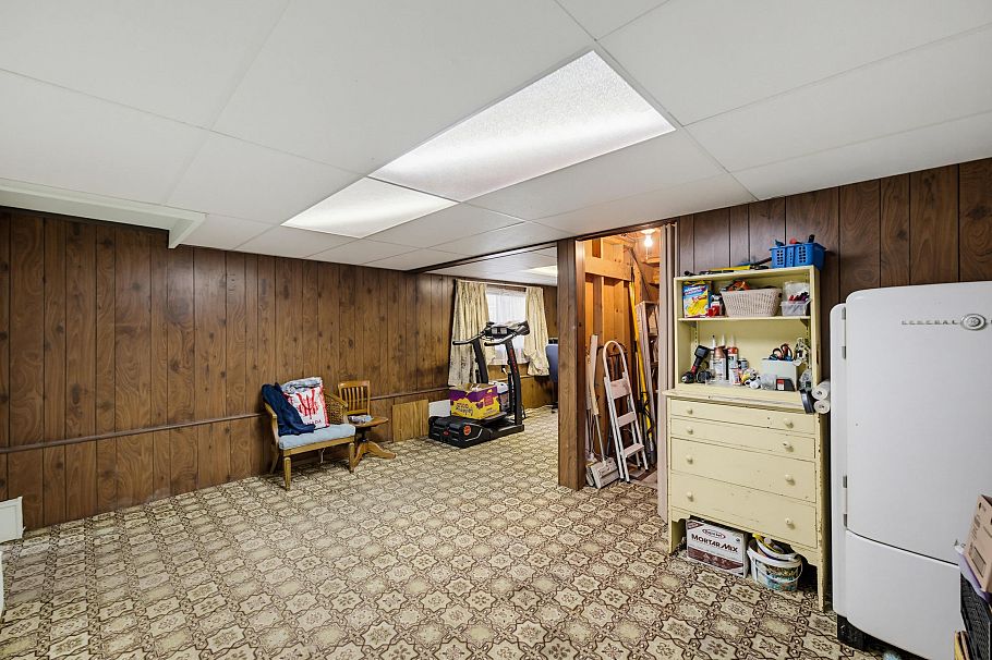 3587 Triumph Street Vancouver, BC - 35