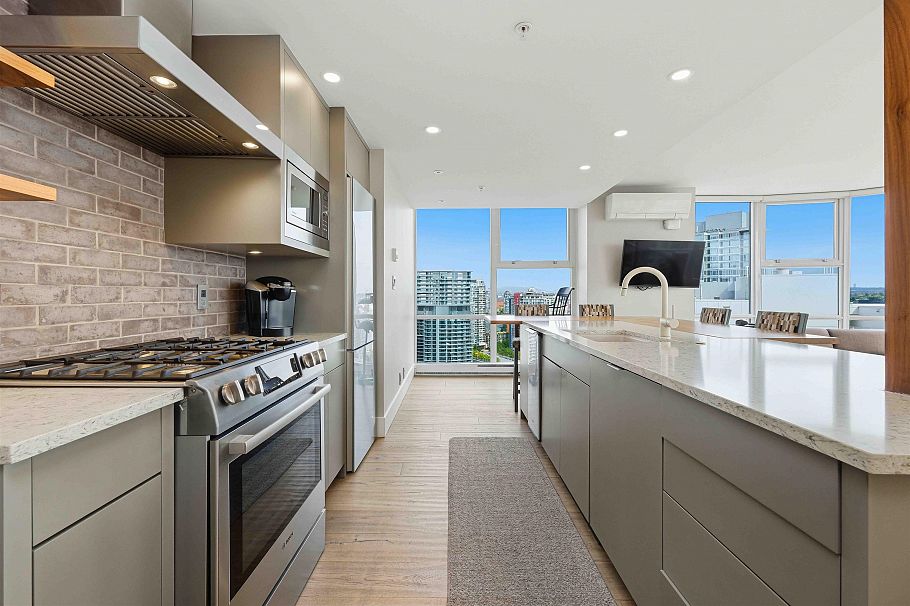 2908 193 Aquarius Mews Vancouver, BC - 14