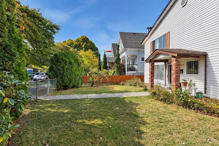 1025 E 22nd Avenue Vancouver, BC - 2