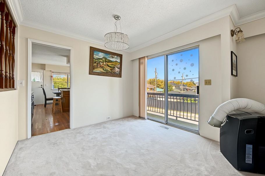 1090 E 35th Avenue Vancouver, BC - 9