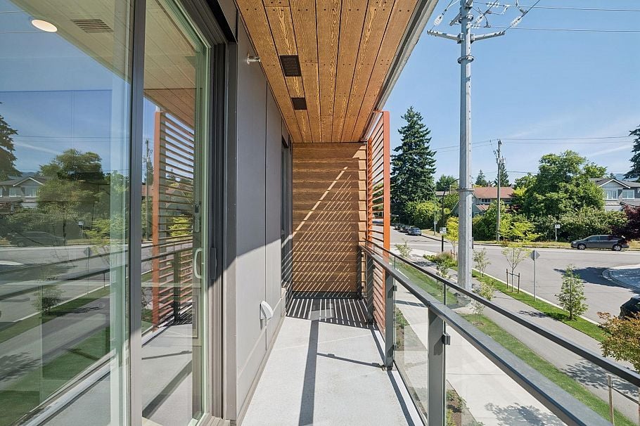 204 333 St. Davids Avenue North Vancouver, BC - 5