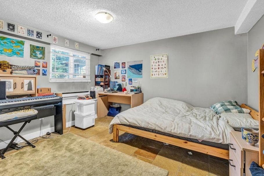 2575 W 3rd Avenue Vancouver, BC - 23