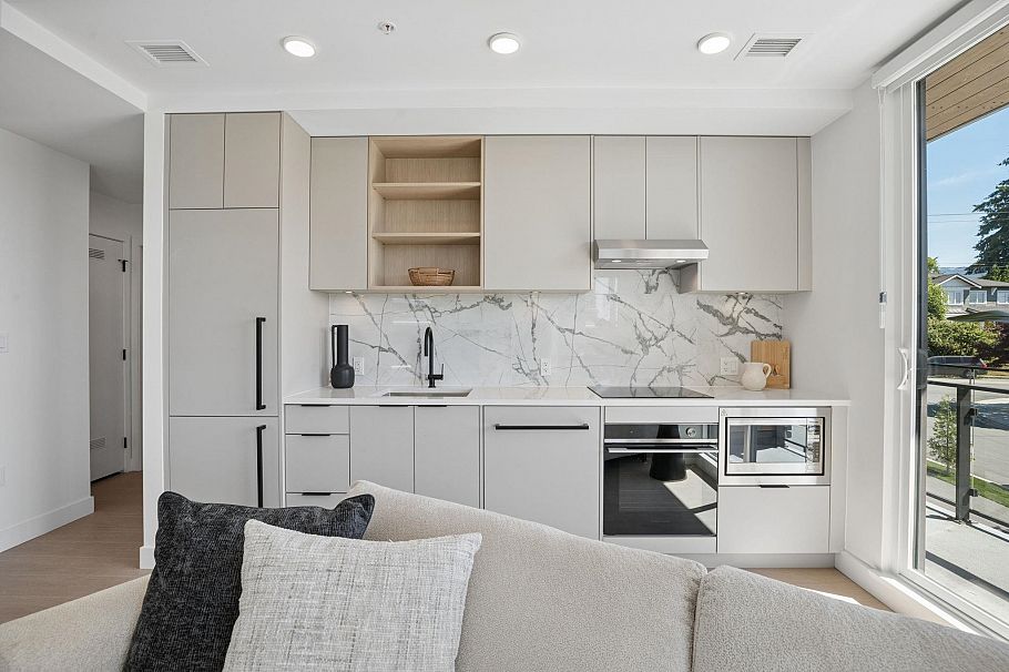 204 333 St. Davids Avenue North Vancouver, BC - 20