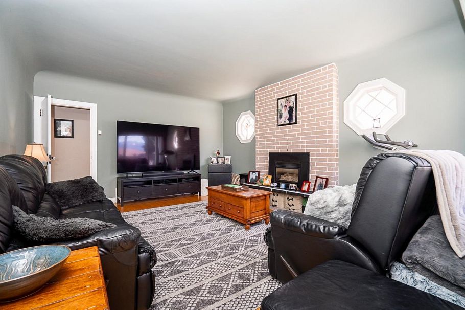 2964 E 4th Avenue Vancouver, BC - 4