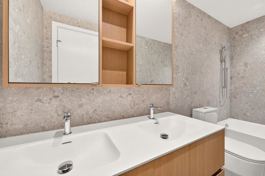 1528 W 6th Avenue Vancouver, BC - 27