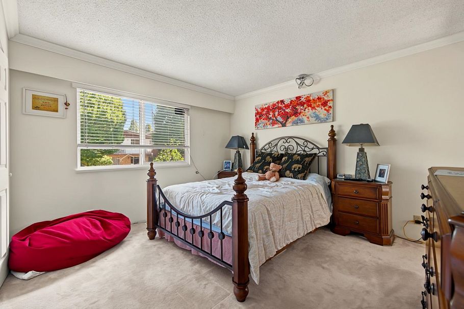 1090 E 35th Avenue Vancouver, BC - 11
