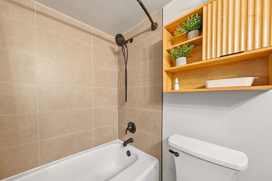 105 1230 Comox Street Vancouver, BC - 18