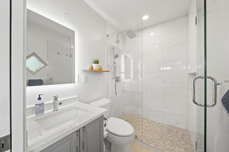 1252 E 11th Avenue Vancouver, BC - 17