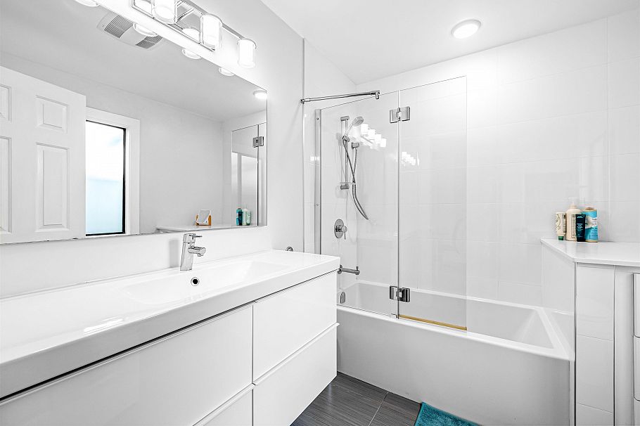 5709 Owl Court North Vancouver, BC - 14