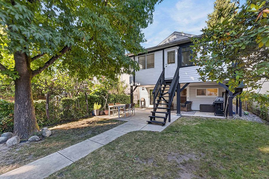 2218 E 11th Avenue Vancouver, BC - 1