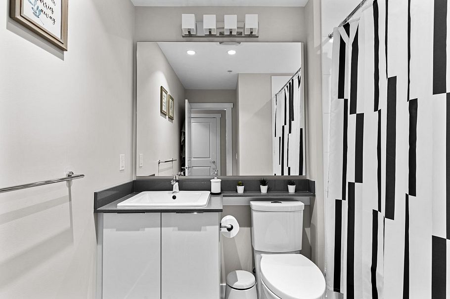 212 2663 Library Lane North Vancouver, BC - 25