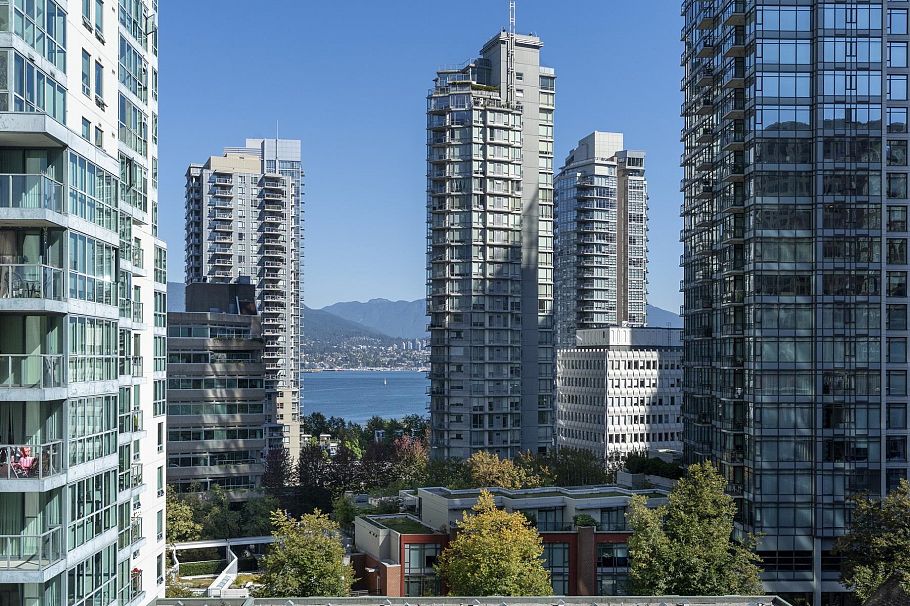 607 1239 W Georgia Street Vancouver, BC - 2