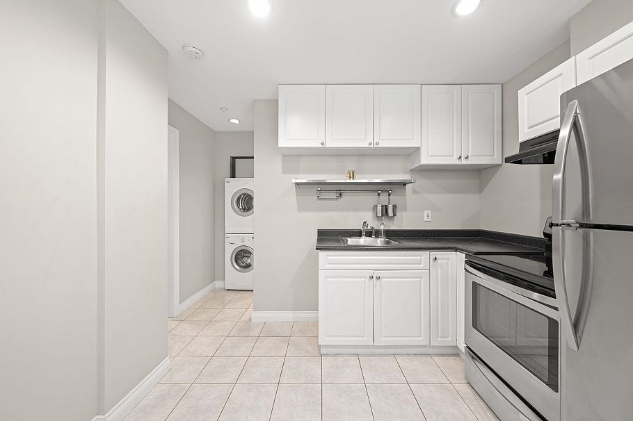 1252 E 11th Avenue Vancouver, BC - 21