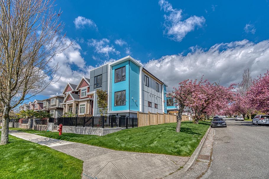 2 1495 E 58th Avenue Vancouver, BC - 1