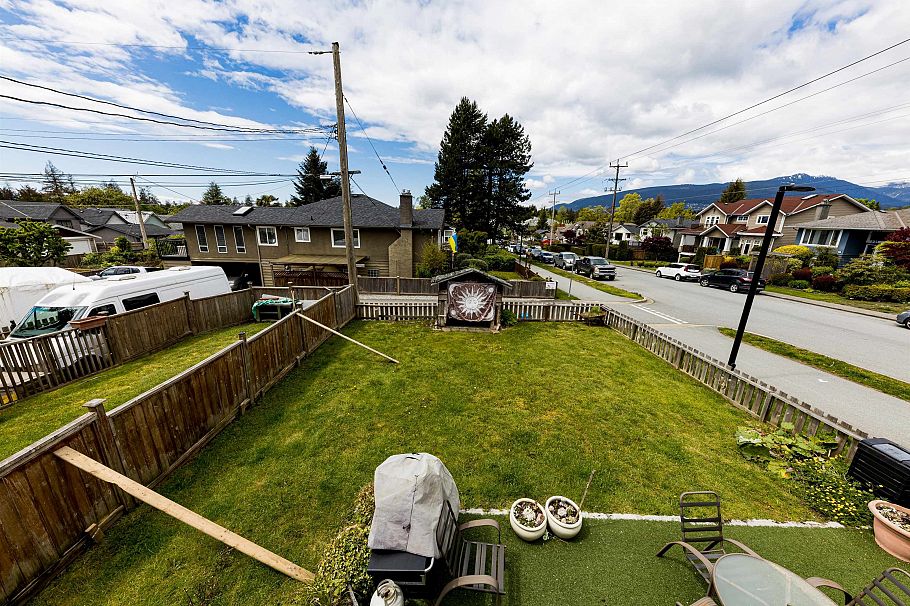 2057 Mahon Avenue North Vancouver, BC - 18