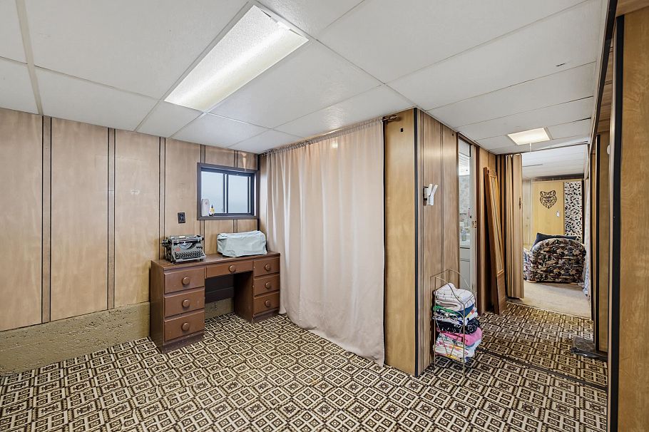 3587 Triumph Street Vancouver, BC - 32