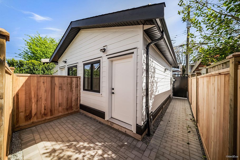 1 2636 Mcgill Street Vancouver, BC - 27