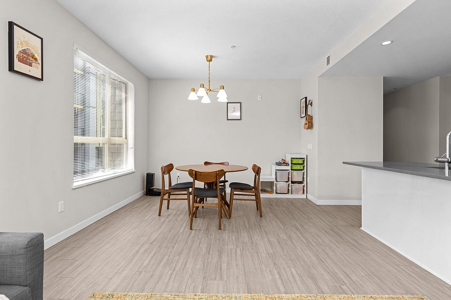 212 2663 Library Lane North Vancouver, BC - 9