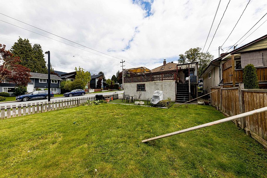 2057 Mahon Avenue North Vancouver, BC - 13