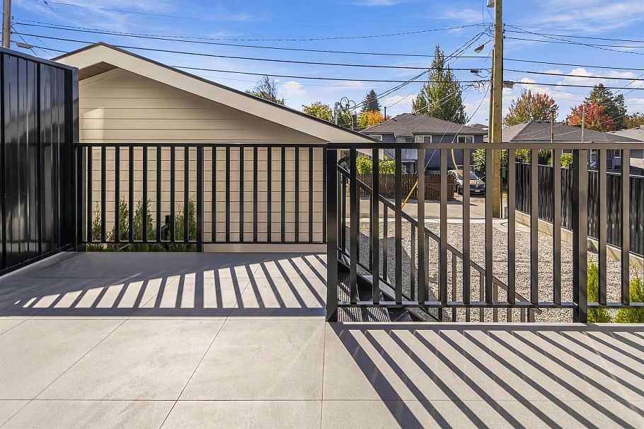 3290 E 48th Avenue Vancouver, BC - 26
