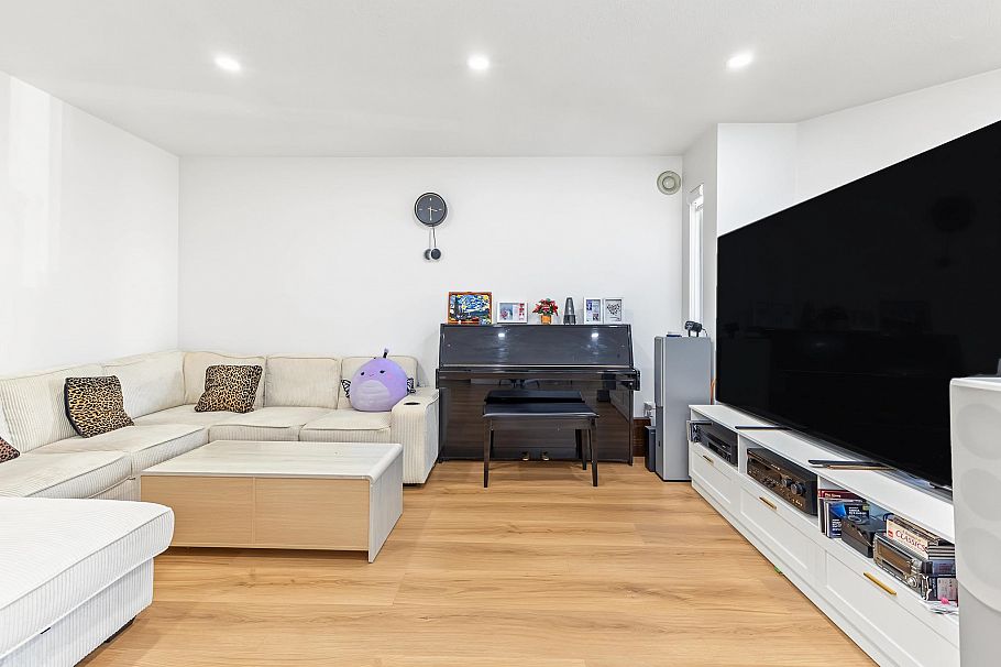 302 3638 Rae Avenue Vancouver, BC - 21
