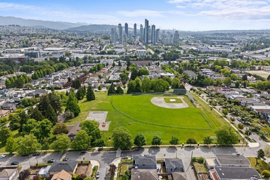 2964 E 4th Avenue Vancouver, BC - 20