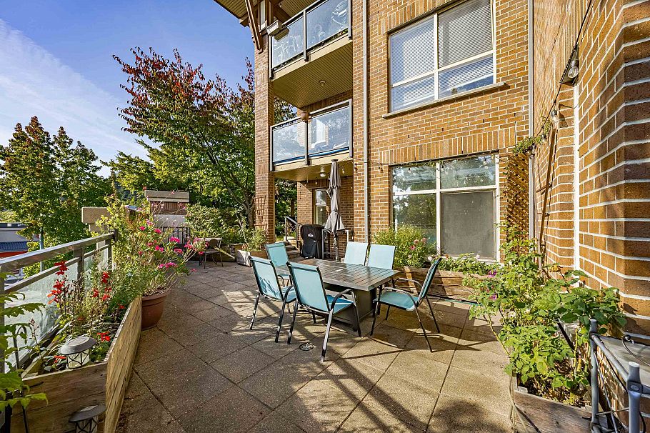 107 1633 Mackay Avenue North Vancouver, BC - 27