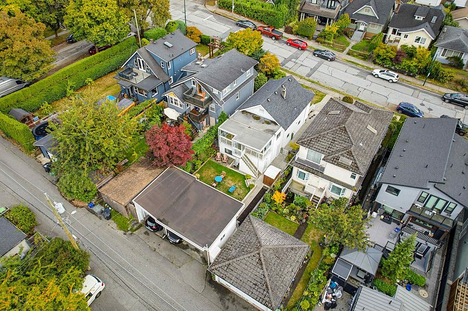 3587 Triumph Street Vancouver, BC - 4