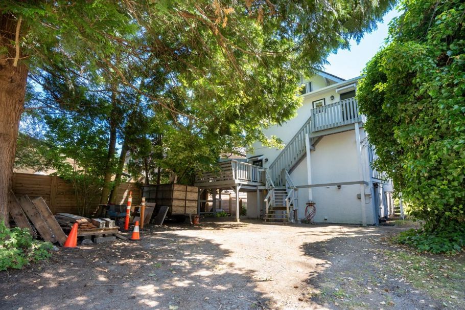 2575 W 3rd Avenue Vancouver, BC - 33