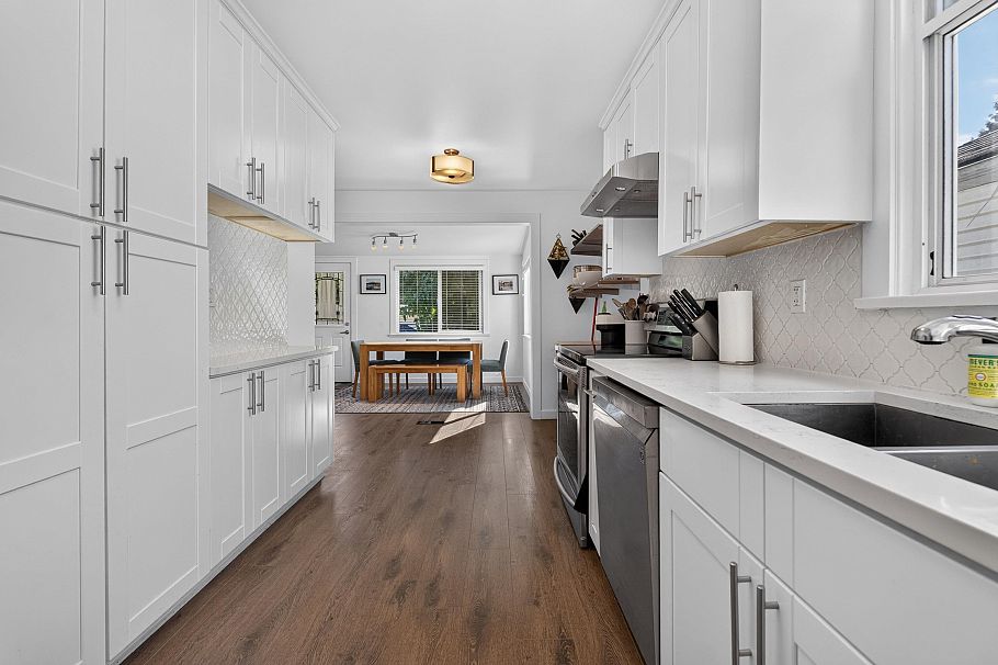 2218 E 11th Avenue Vancouver, BC - 11