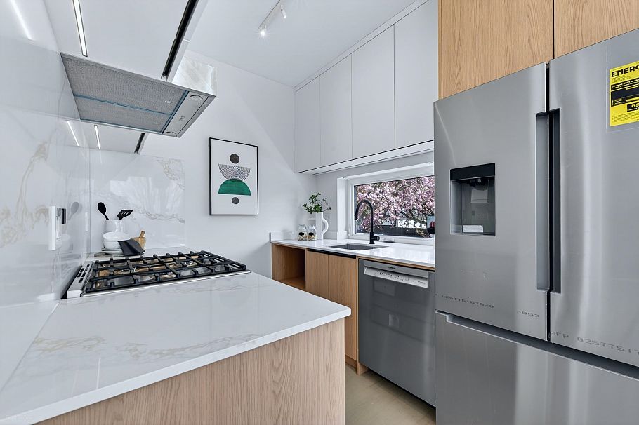 2 1495 E 58th Avenue Vancouver, BC - 8
