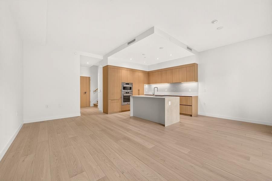1528 W 6th Avenue Vancouver, BC - 11