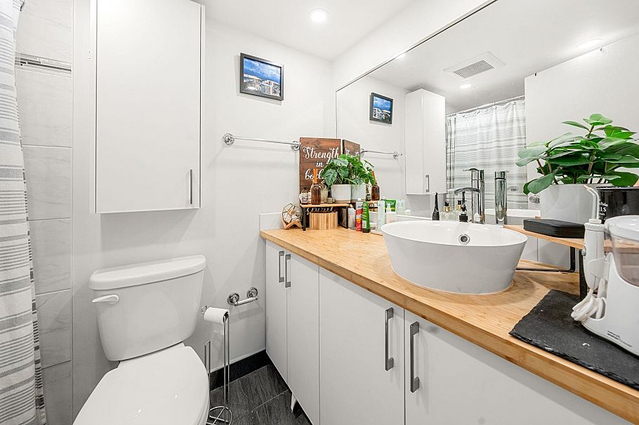 140-142 St. Patricks Avenue North Vancouver, BC - 12