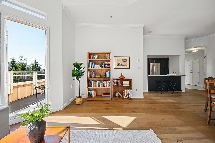 521 3629 Deercrest Drive North Vancouver, BC - 18