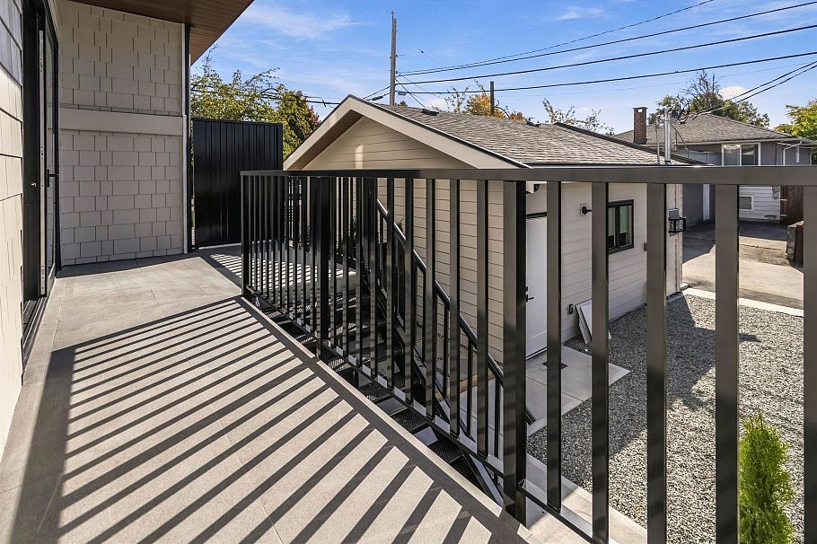 3290 E 48th Avenue Vancouver, BC - 29