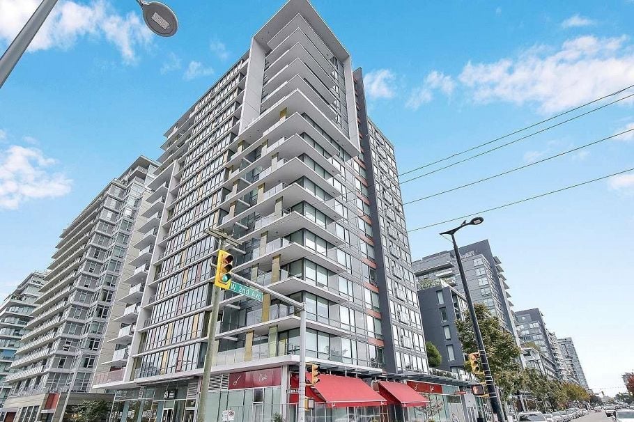 1208 1788 Columbia Street Vancouver, BC - 1